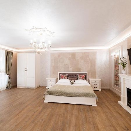 Vip Apartment On Duhnovicha Street .Free Parking. Uzhhorod Ngoại thất bức ảnh