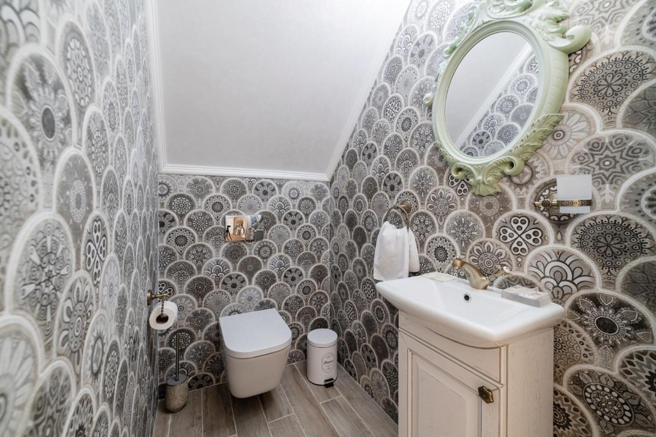 Vip Apartment On Duhnovicha Street .Free Parking. Uzhhorod Ngoại thất bức ảnh